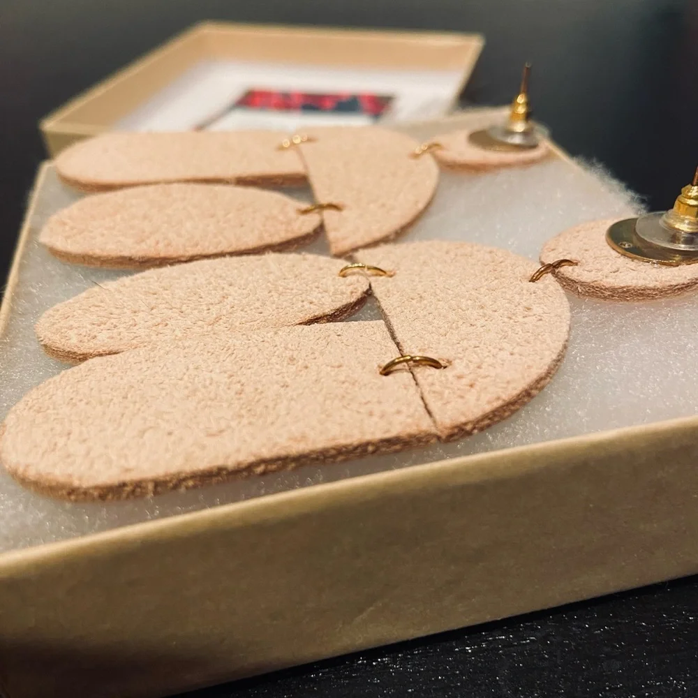 ⭐️ NWOT ⭐️ Rose & Royce • Hand-painted leather earrings - Picture 5 of 5